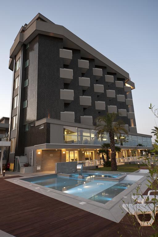 Hotel Eden Alba Adriatica Kültér fotó