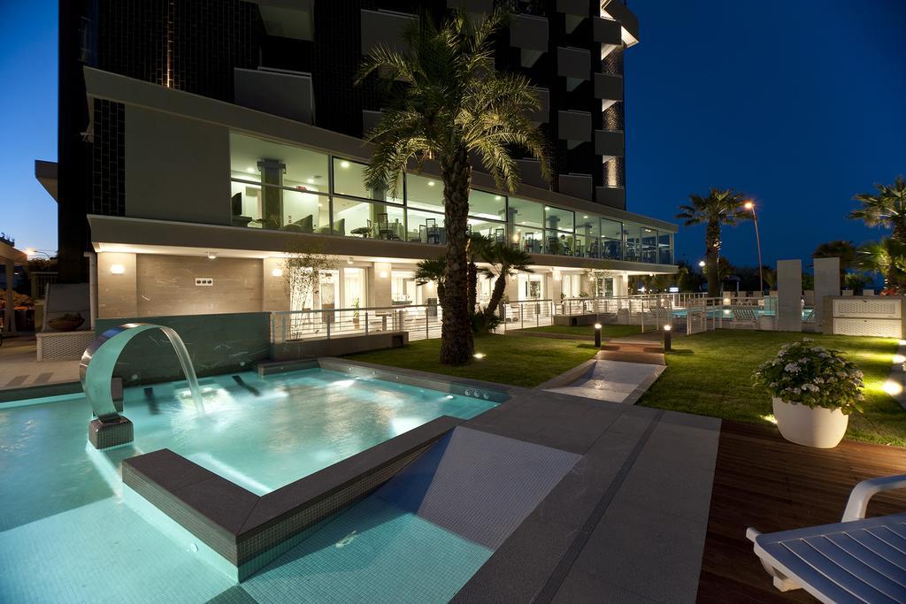 Hotel Eden Alba Adriatica Kültér fotó