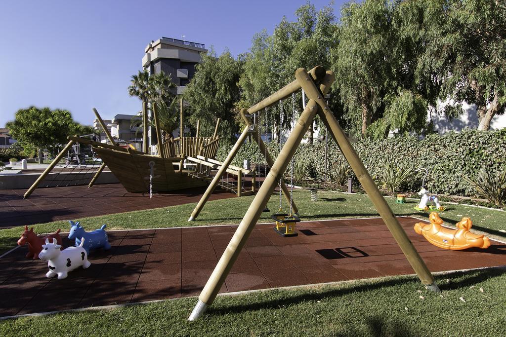 Hotel Eden Alba Adriatica Kültér fotó