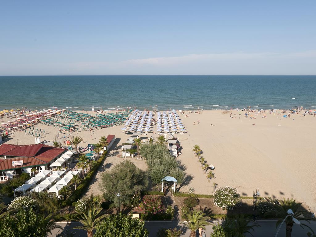 Hotel Eden Alba Adriatica Kültér fotó