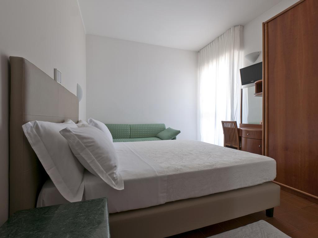 Hotel Eden Alba Adriatica Szoba fotó